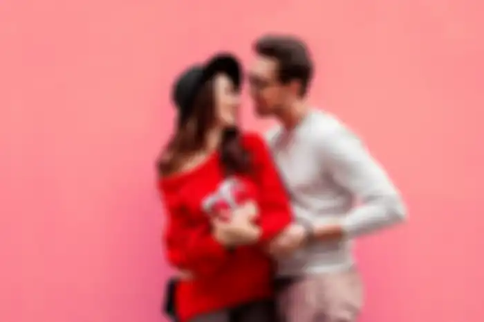 Rekomendasi hadiah untuk pacar wanita yang ulang tahun di bulan Februari.