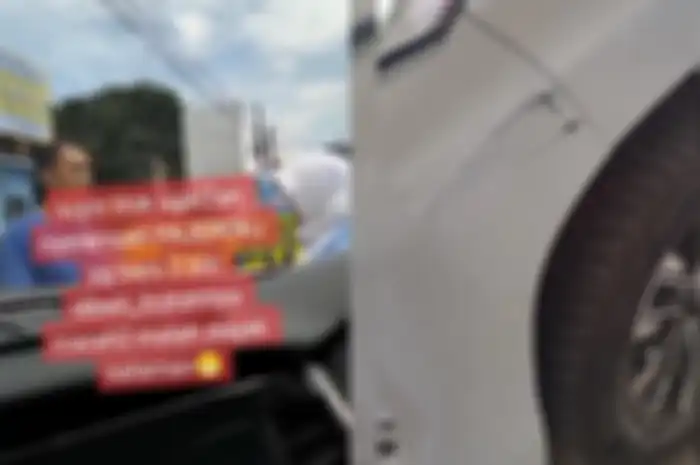 Viral di TikTok mobil pajero diserempet truk ugal-ugalan