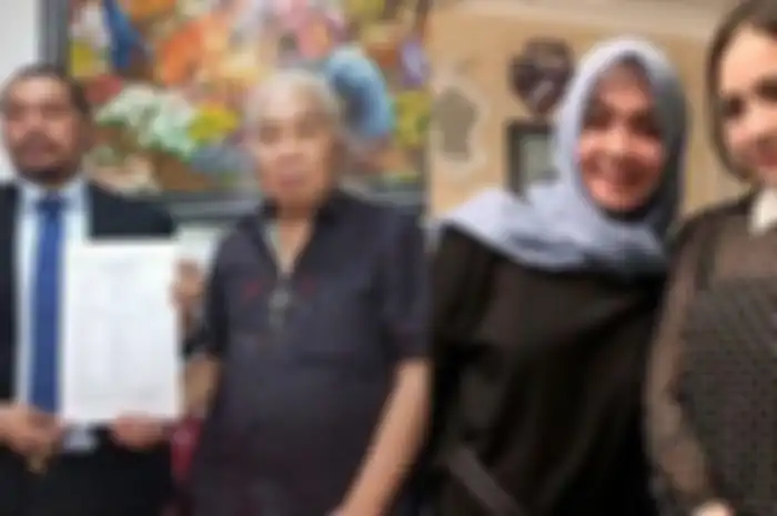Gideon Tengker laporkan Nagita Slavina ke polisi atas dugaan pemalsuan dokumen. 