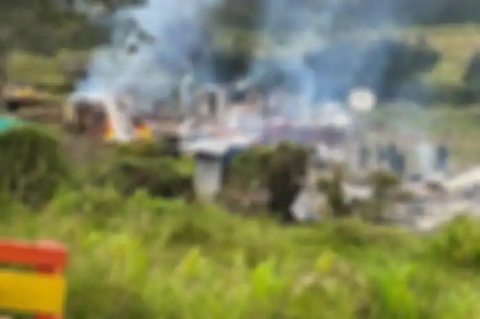 Anggota KKB Papua dikabarkan telah membakar gedung puskesmas di Ilaga. Pembakaran gedung puskesmas itu terjadi saat prajurit TNI Polri sedang melakukan patroli penegakkan kedaulatan wilayah NKRI ( Negara Kesatuan Repblik Indonesia). 