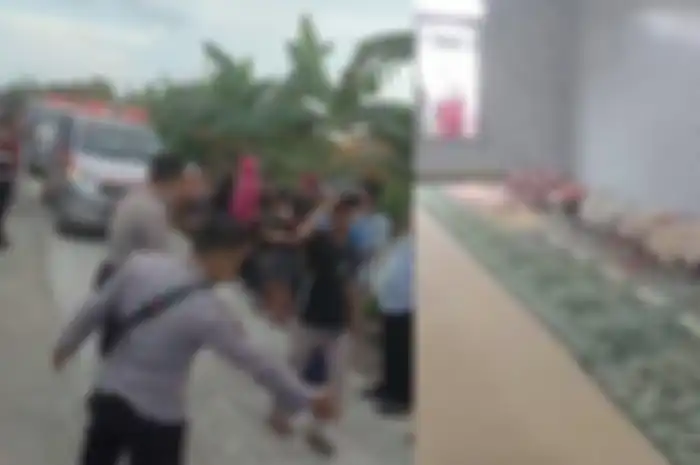 Lima jenazah satu keluarga yang menjadi korban pembunuhan di Desa Babulu Laut, Kecamatan Babulu, Kabupaten Penajam Paser Utara (PPU), Kalimantan Timur tiba di rumah duka dan dimakamkan pada Selasa (6/2/2024) sore.