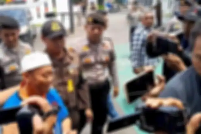 Tersangka Yosep Hidayah tiba di Kajari Subang, Selasa (6/2/2024).