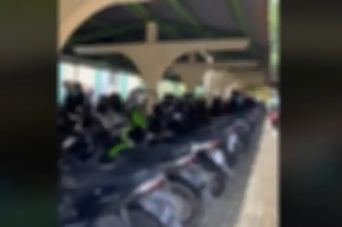 Parkiran sekolah di Jateng berdasarkan merk motor. 
