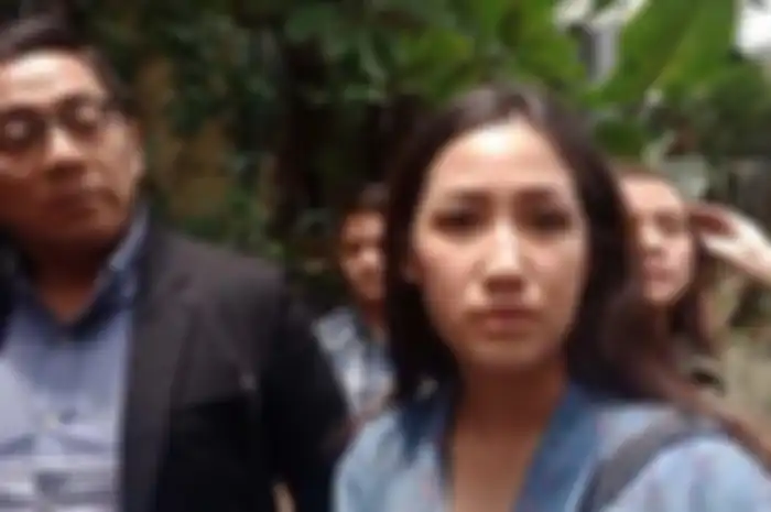Tamara Tyasmara dan kuasa hukumnya, Sandy Arifin di Polda Metro Jaya, Jakarta