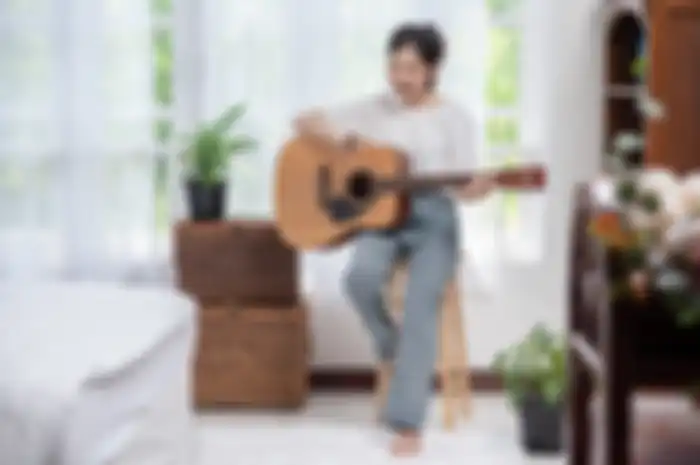 Ide hadiah untuk pasangan yang hobi main gitar.