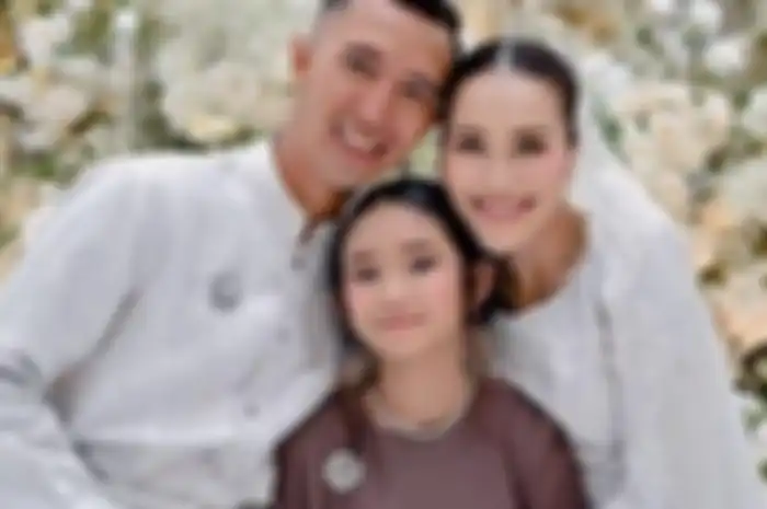 Ayu Ting Ting bersama Lettu Muhammad Fardhana dan Bilqis 
