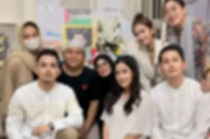 Foto Tamara Tyasmara saat tahlilan 7 hari Dante