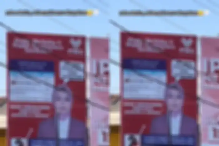 Suami pasang baliho di momen ulang tahun istri.