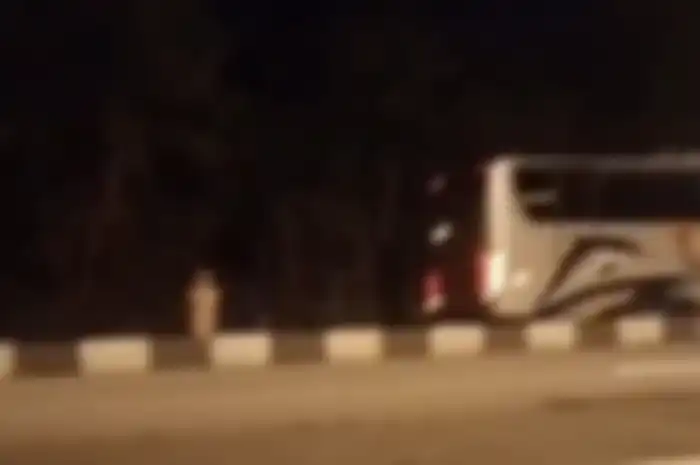 Viral penampakan soosk diduga pocong di Semarang.  