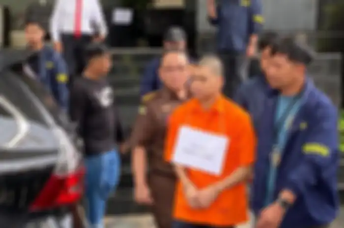 Tersangka Yudha Arfandi melakukan rekonstruksi adegan dalam kasus kematian anak artis Tamara Tyasmara di Mapolda Metro Jaya, Rabu (28/2/2024)