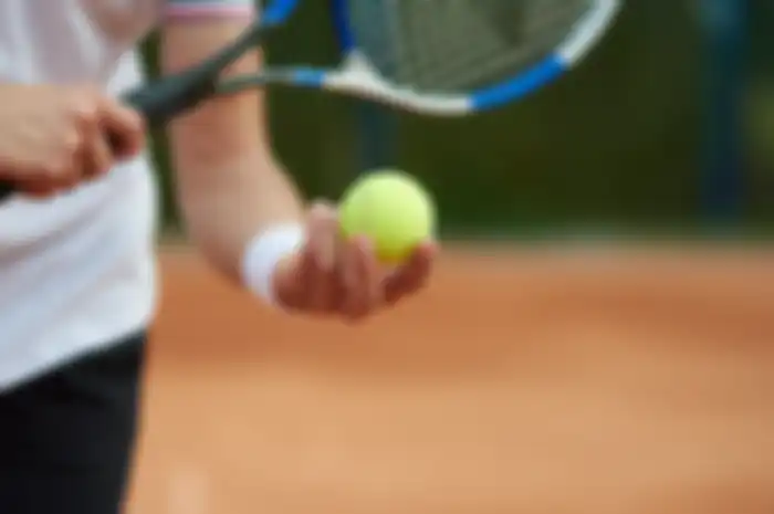 (ILUSTRASI) Seseorang sedang main tenis.