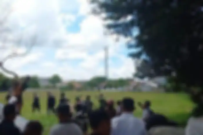 Suasana penggerebekan rumah terduga dukun santet di Jalan Masjid Al Ihsan RT 02/07 Kelurahan Sawah, Kecamatan Ciputat, Kota Tangerang Selatan pada Senin (4/3/2024) 