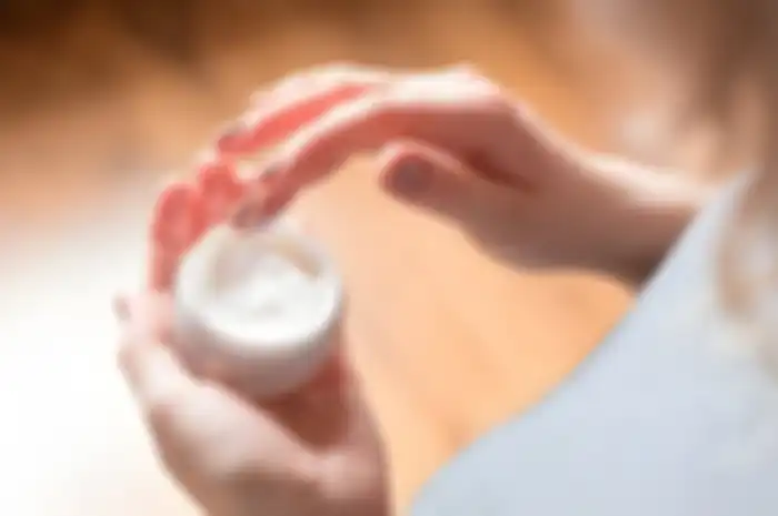Ilustrasi pemakaian moisturizer
