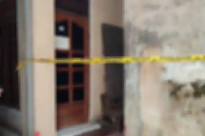 Lokasi penemuan mayat perempuan di Jalan Krasak, Kotabaru, Yogyakarta dipasangi garis polisi, Selasa (27/2/2024).