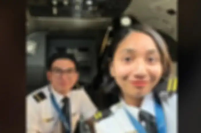 Adib Aidil dulu viral karena jualan pisang goreng, kini jadi pilot.  