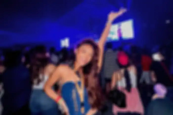 Marion Jola nonton konser Bruno Mars di Thailand