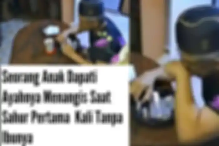 Rekaman CCTV seorang ayah menangis saat makan sahur sendirian. 