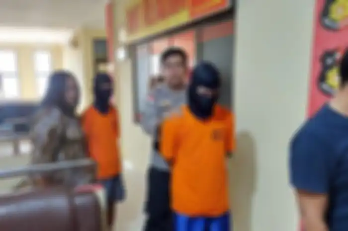 AN dan RR dua pelaku pencabulan gadis SMP di Batam. AN ternyata ayah korban, pelaku ditangkap usai melaporkan RR ke Kantor Polisi 