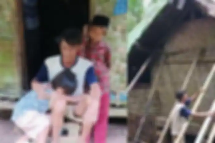 Ato bersama dua anaknya menempati rumah tak layak huni di Kampung Mekarjaya RT 04/04, Desa Cikangkung, Kecamatan Ciracap, Kabupaten Sukabumi, Jawa Barat. 