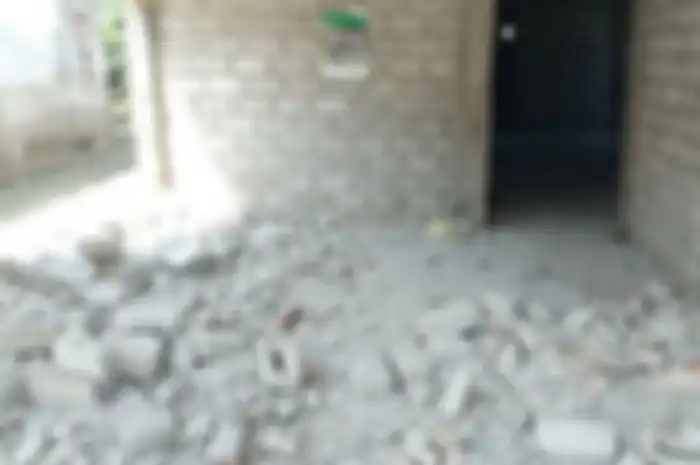 Penampakan rumah yang dirobohkan TKW Madiun usai dicerai sepihak oleh sang suami.