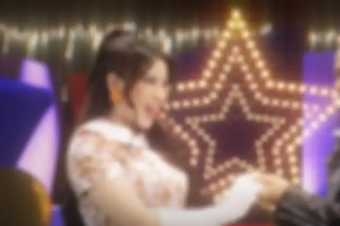 Dede Sunandar ada dalam musik video lagu Kupu-Kupu milik Tiara Andini
