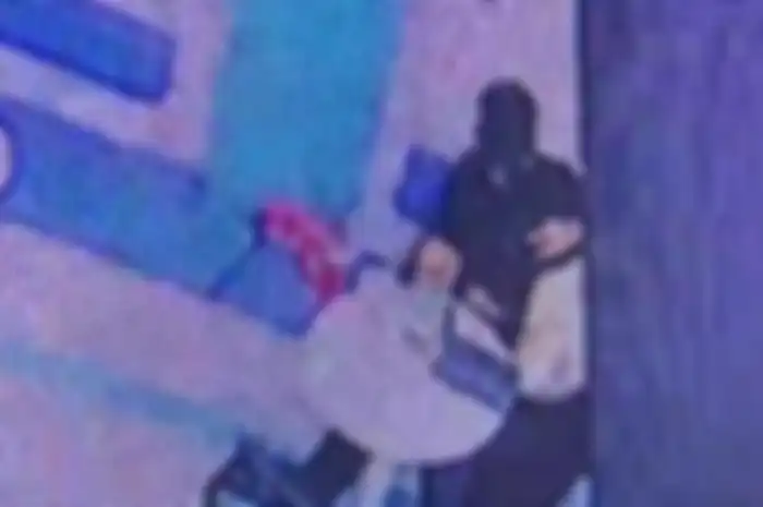 Pasangan mesum terekam CCTV berbuat asusila di sebuah kafe es krim di Malang