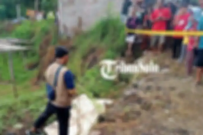 Mayat Serlina ditemukan dalam keadaan membusuk di sebuah parit di Desa Jatisobo, Kecamatan Polokarto, Sukoharjo, Minggu (14/4/2024) 