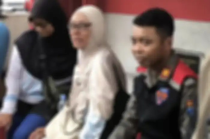 Pengemis viral yang memaksa minta sedekah diamankan oleh Satpol PP Kota Bogor dan Dinas Sosil Kota Bogor, pada Minggu (28/4/2024).
