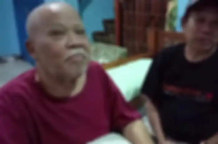 Aktor Dorman Borisman atau Kardiman (kiri) usai menjalani perawatan di rumah sakit beberapa waktu lalu.
