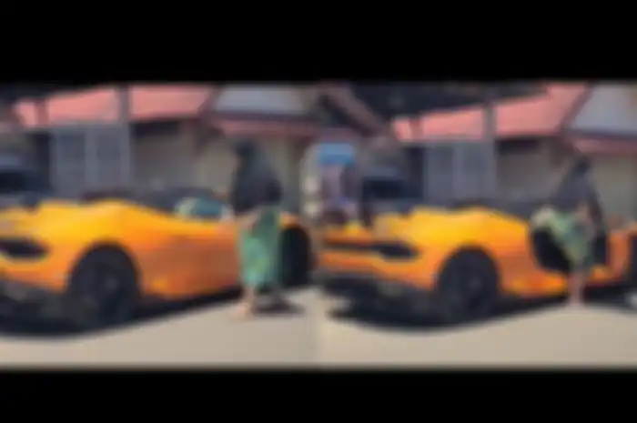 Sosok wanita yang memakai daster namun mengendarai lamborghini baru-baru ini viral di TikTok.