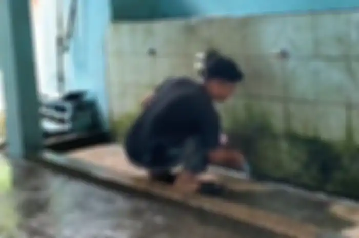 Sosok Muhammad Cecep Abdullah, Penjual Tahu Gejrot Keliling Bersihkan Toilet Masjid, Aksinya Viral 