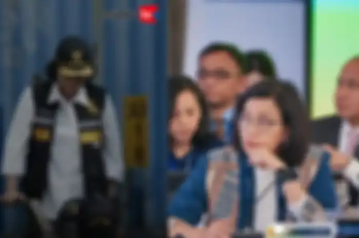 Detik-detik Menteri Keuangan Sri Mulyani panjat Truk Kontainer