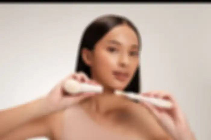 Touch up makeup yang tepat buat si paling sibuk