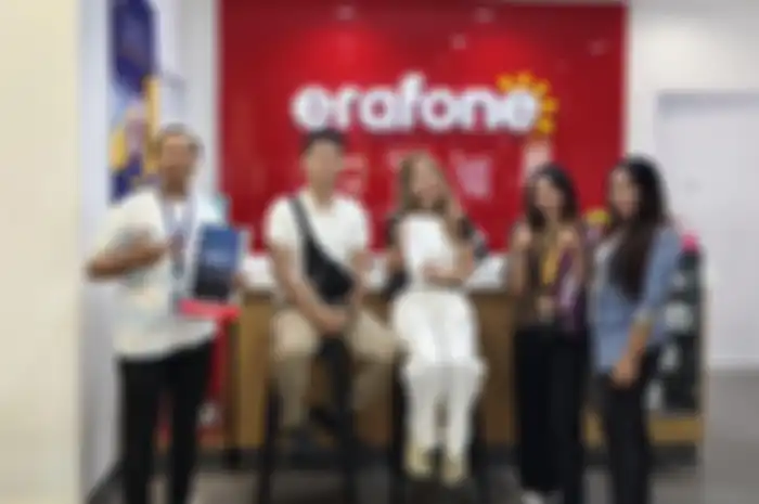 Suasana PO iPhone 16 series di Erajaya