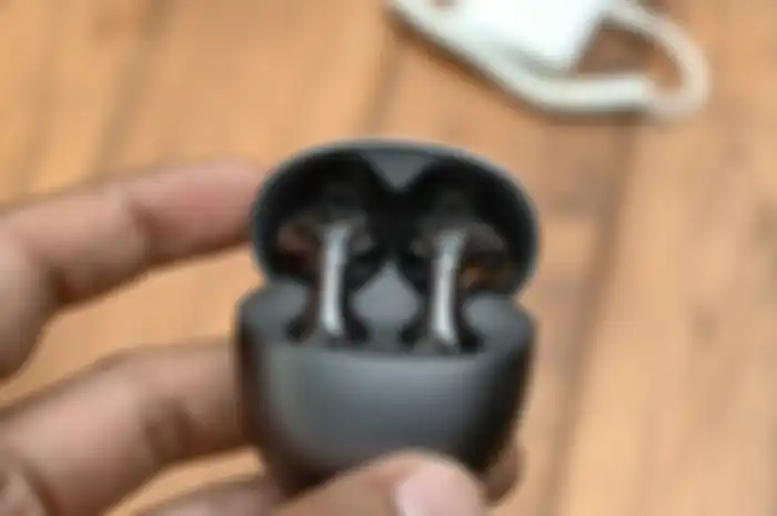 Huawei FreeBuds 6 resmi dirilis di Indonesia dengan fitur dual driver, lossless audio, dan ANC open-fit yang nyaman untuk pemakaian harian.