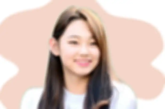 Pemilik wajah bulat bisa menyontek gaya rambut Mina, nih.