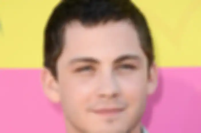 Logan Lerman: Suka Main Pedang