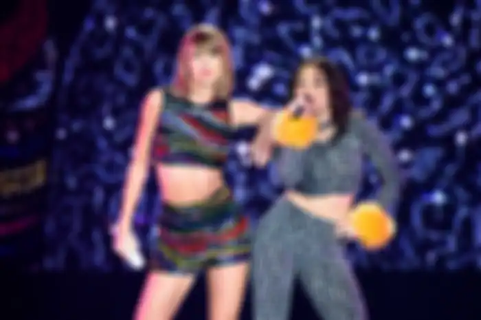 Top 10 Lagu Tayor Swift yang Jadi Favorit Charli XCX! Sama Kayak Playlist Kamu Enggak?