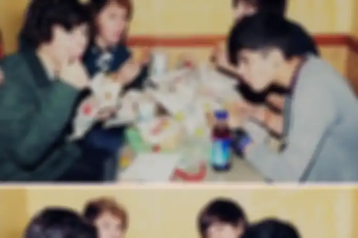One Direction: Pose when You Eat!