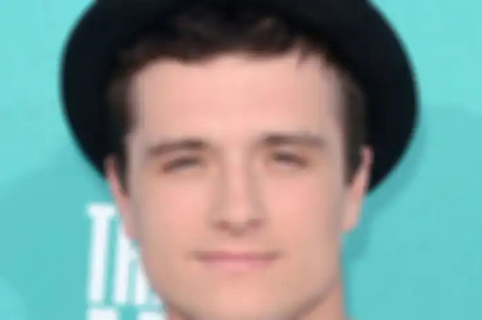 JOSH HUTCHERSON:  Catching Fire Syuting di Hawaii