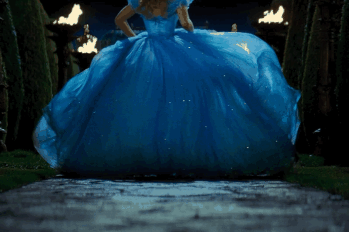 6 Gaun Pesta Dansa Yang Dipakai Cinderella dari Masa ke Masa
