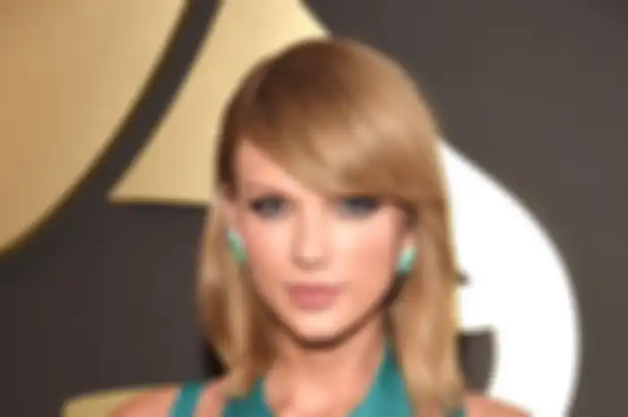Tips Makeup Natural Ala Taylor Swift di Grammy Awards 2015