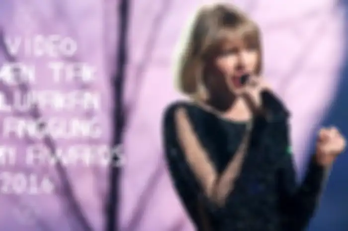 Taylor Swift membuka Grammy Awards 2016 dengan lagu Out of the Woods. (Foto: Variety).