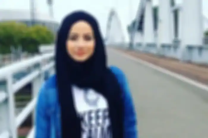 Inspirasi Tampil Edgy Dengan Hijab