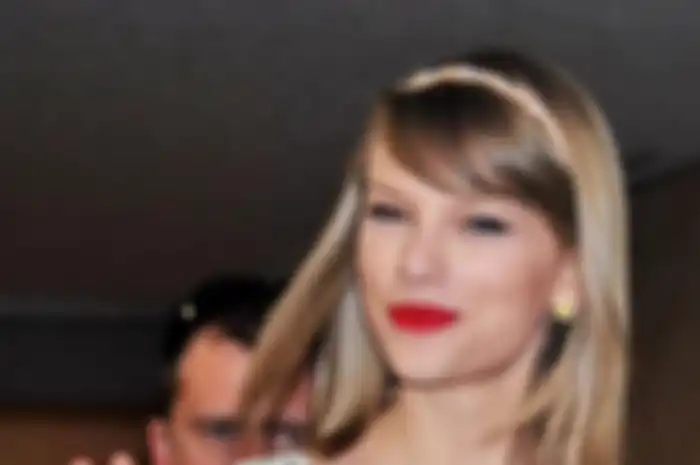 Inspirasi Headband Lucu-Lucu Taylor Swift