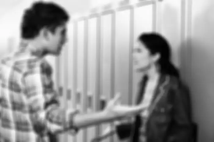 3 Alasan Pacaran Satu Sekolah Bisa Renggang Pas Liburan