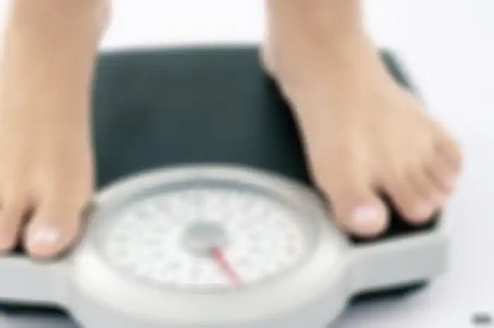 5 Kebiasaan Mudah yang Bisa Bantu Menurunkan Berat Badan Tanpa Diet atau Olahraga Keras