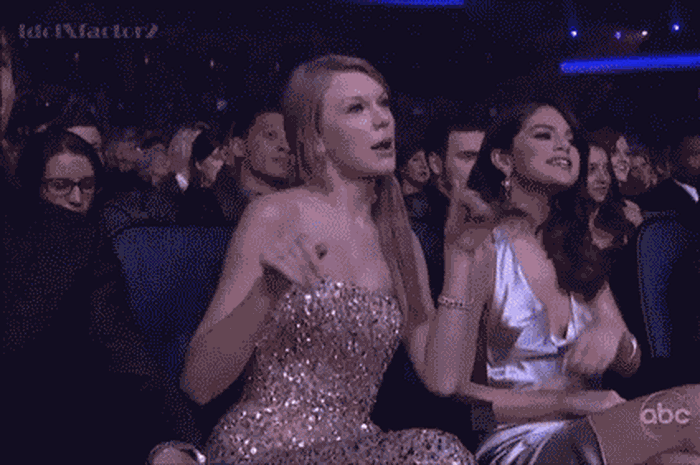 9 Tanda Kamu Adalah Selena Gomez Dalam Geng Pertemanan