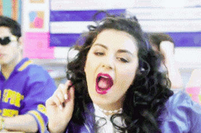 Charli XCX: Menderita Synesthesia
