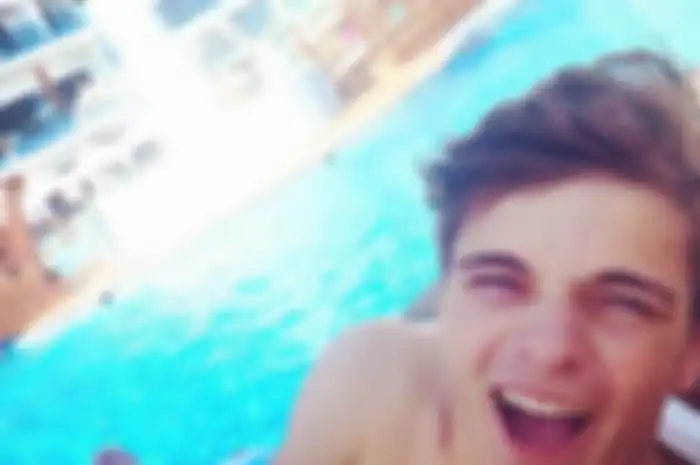 Martin Garrix: Loves to Take Selfies (Part 2)